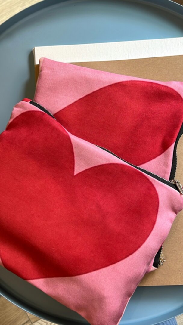 კოსმეტიკის ჩანთა \Cosmetic Bag(Red Heart)