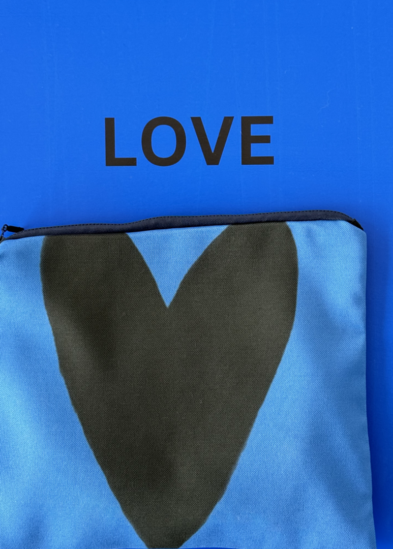 კოსმეტიკის ჩანთა\Cosmetic Bag LOVE5