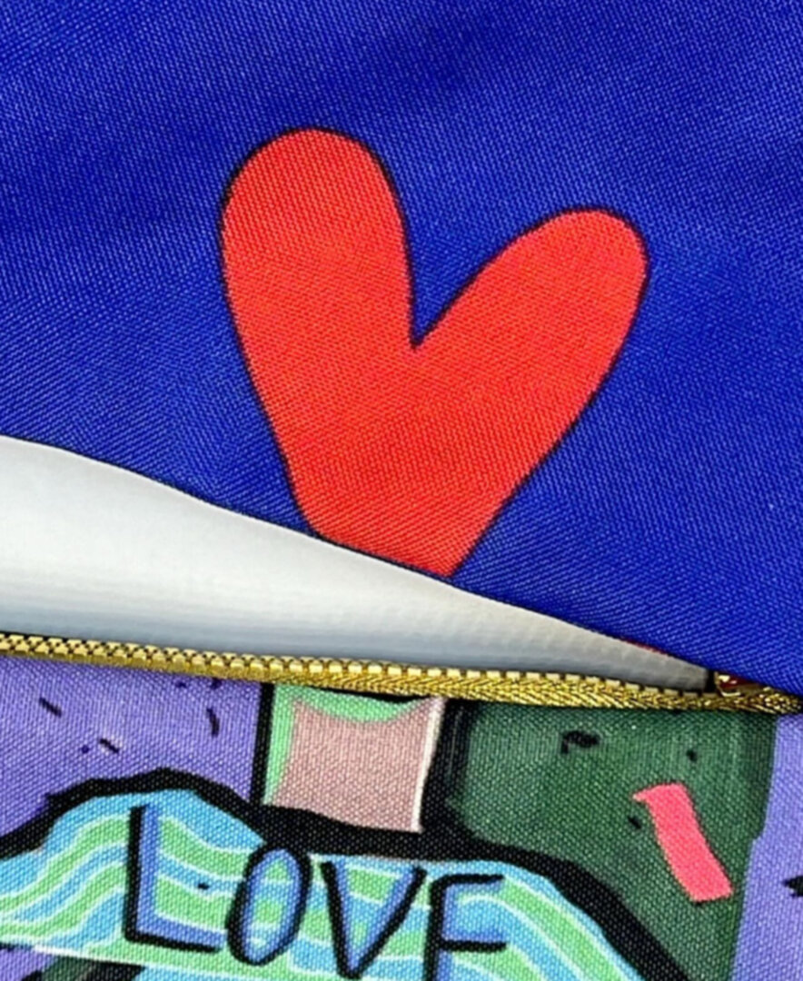 კოსმეტიკის ჩანთა \ Cosmetic Bag (LOVE)